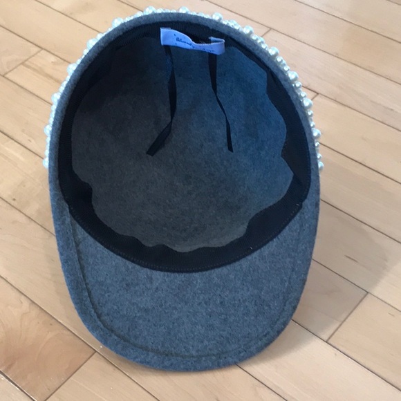 NWOT “bits and pieces to go” gray wool hat with pearl trim - Picture 5 of 6